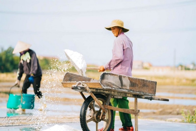 Hạt muối mặn mồ hôi.