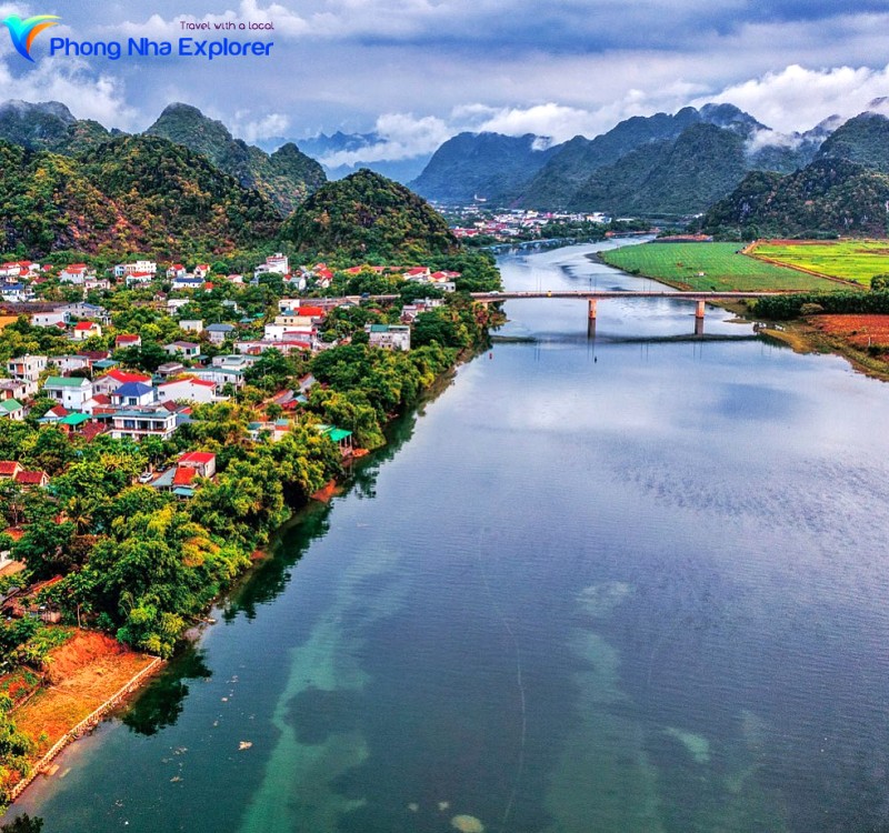 Homestay ven sông Son.