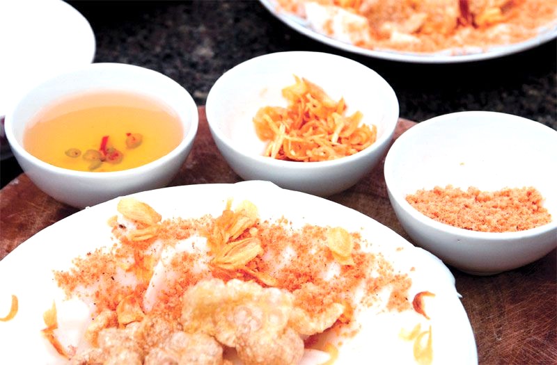Cách ăn bánh bèo Quảng Bình