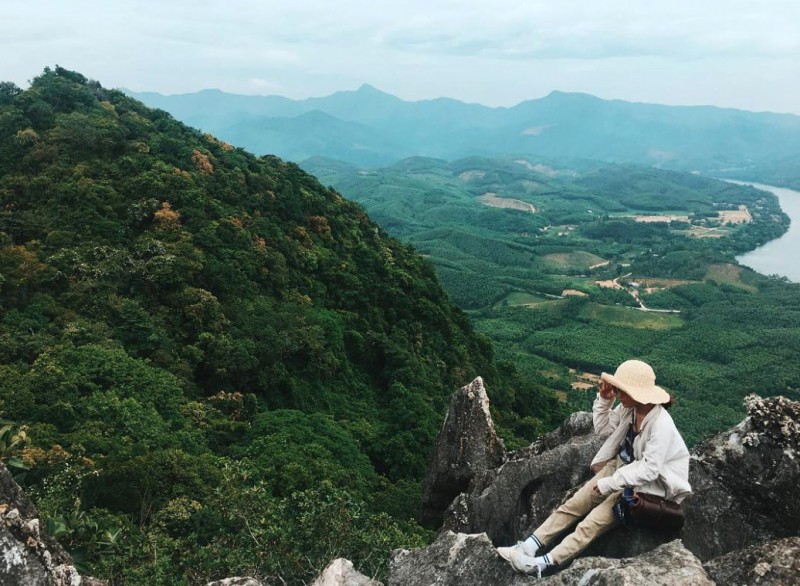 Trên đỉnh Núi Thần Đinh