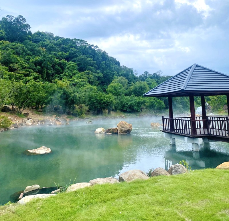 Khói nghi ngút bay lên đẹp mắt.