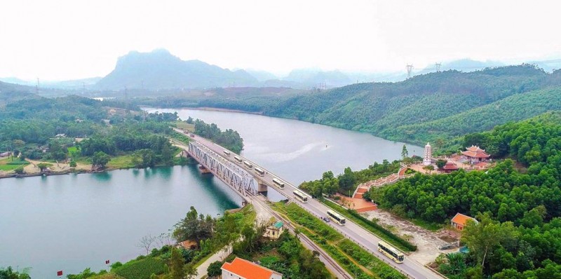 Biết ơn anh hùng liệt sĩ.
