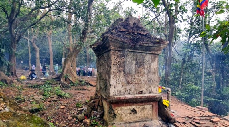Chùa Non trên đỉnh Núi Thần Đinh
