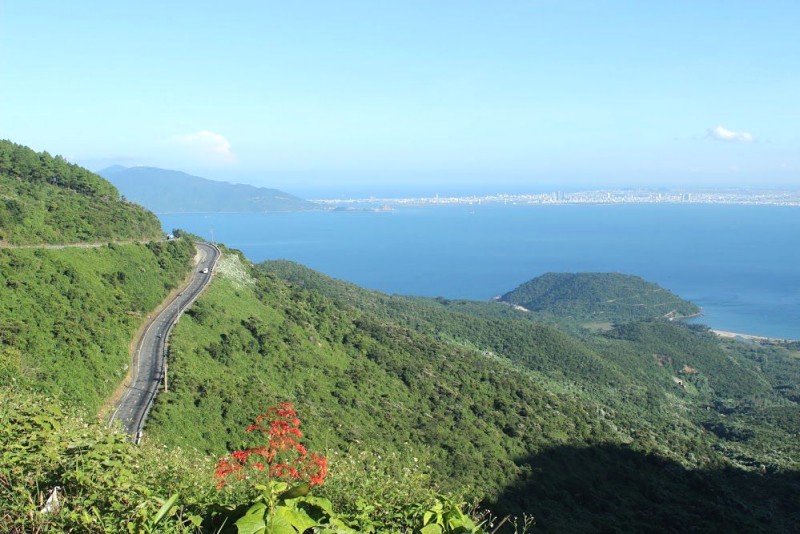 Vịnh Lăng Cô Huế: Kỳ quan thiên nhiên.