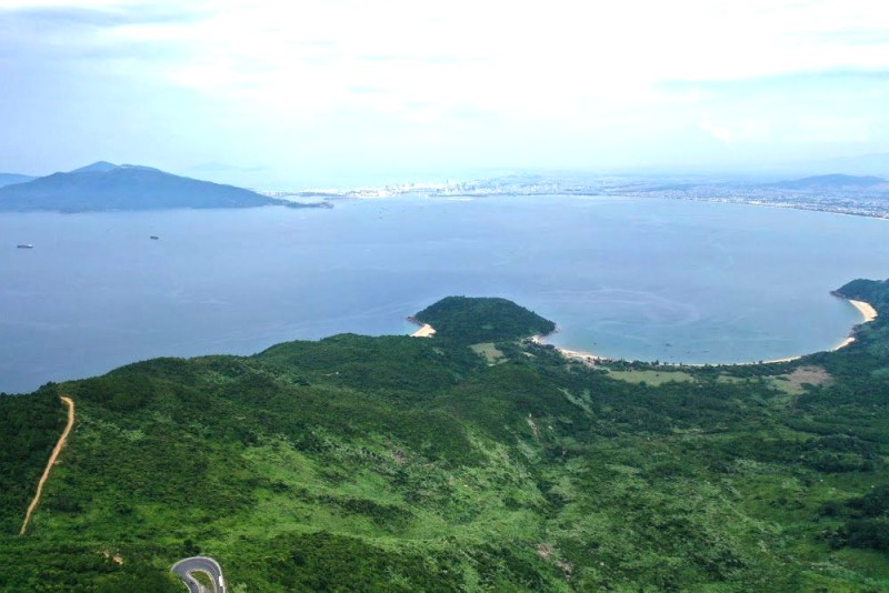 Vịnh Lăng Cô Huế: Kỳ quan thiên nhiên.