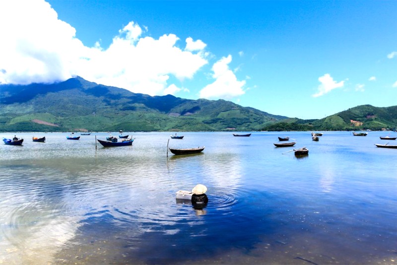 Vịnh Lăng Cô Huế: Kỳ quan thiên nhiên.