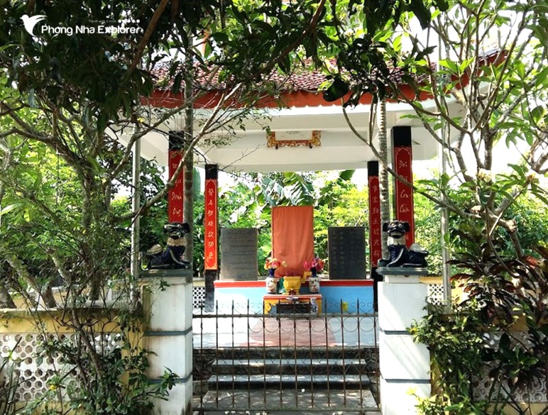 Bia tưởng niệm Mai Lượng