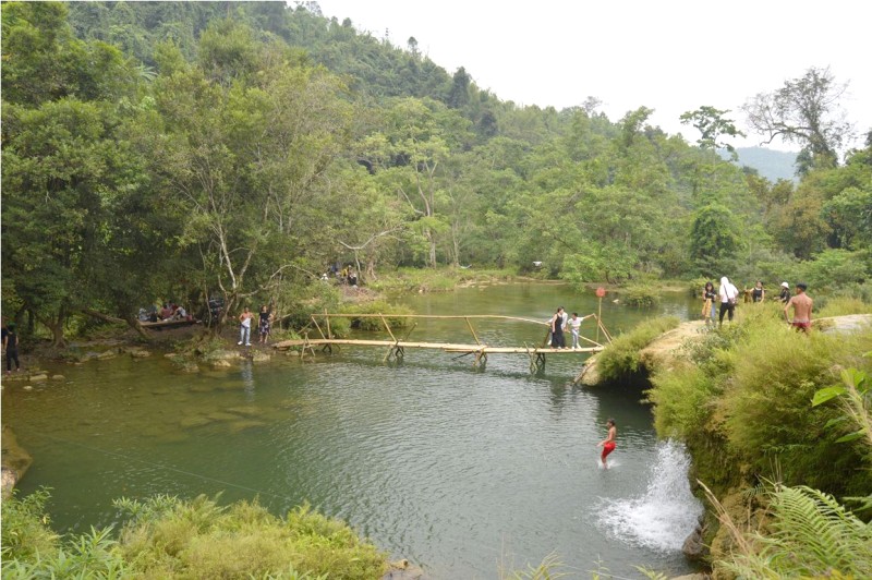Thác Mơ Minh Hóa: Vẻ đẹp hoang sơ Quảng Bình.