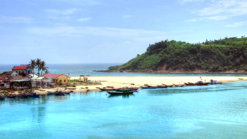 Vịnh Lăng Cô Huế:  Viên ngọc biển lộng lẫy.