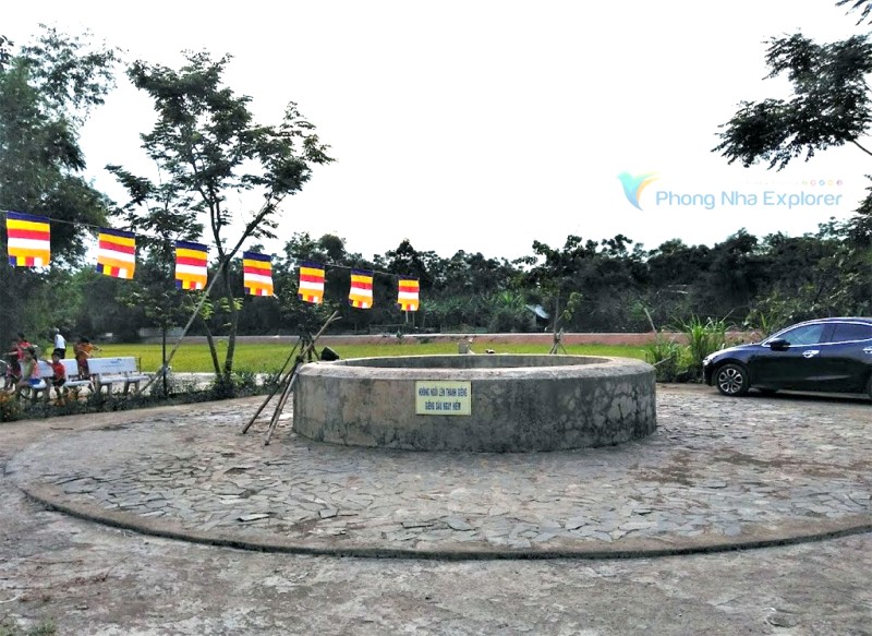 Giếng cổ trước Chùa Vĩnh Phúc, Quảng Bình.