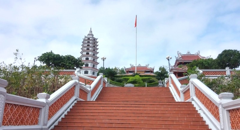Đền tưởng niệm liệt sĩ Trường Sơn, Bến phà Long Đại (Quảng Bình)