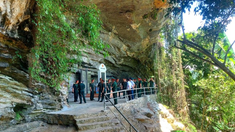Hang Lèn Hà