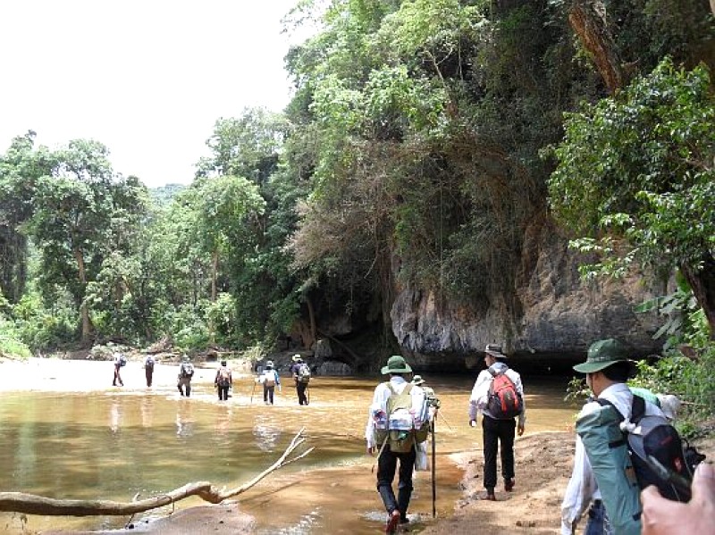 Khám phá Hang Én & Suối Rào Thương