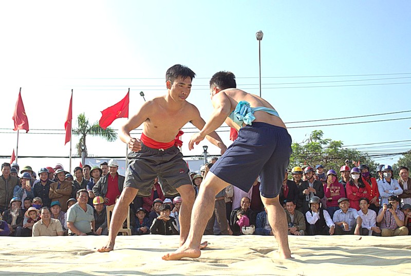 Hội vật truyền thống rộn ràng xuân Ba Đồn