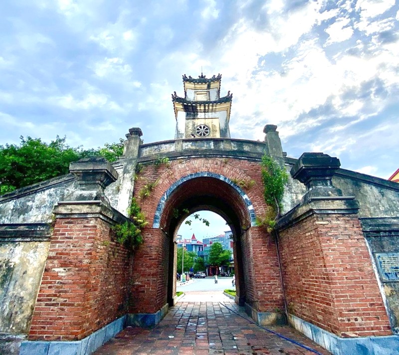 Di tích lịch sử Quảng Bình Quan