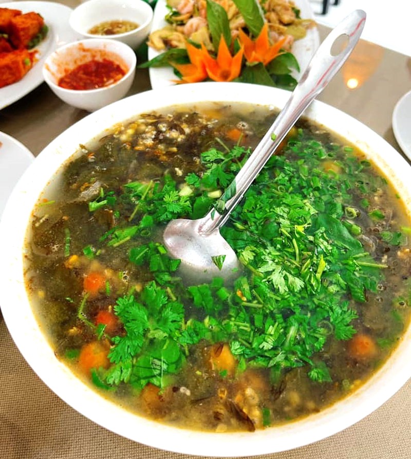 Canh chua trứng kiến, đặc sản Quảng Bình.