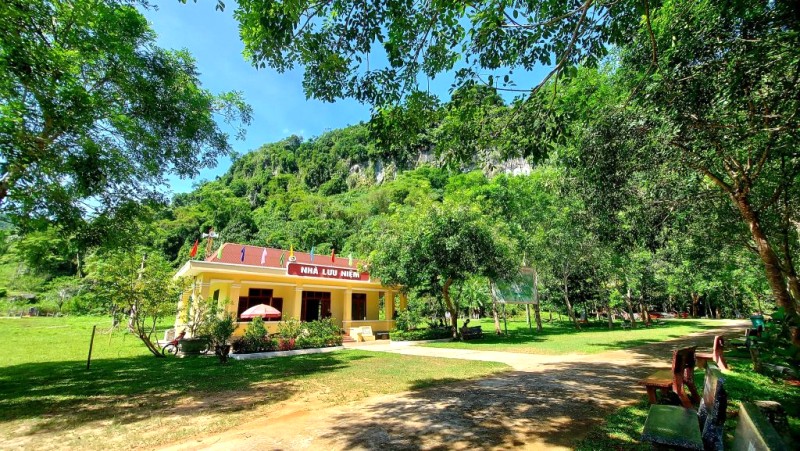 Nhà lưu niệm Hang Len Hè