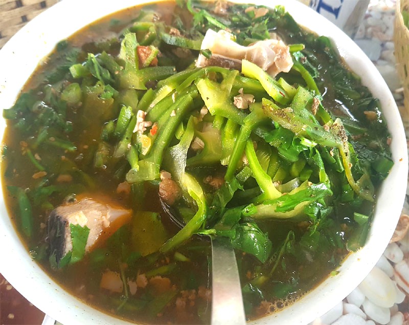 Đặc sản Quảng Bình: Canh xương rồng cá đuối.