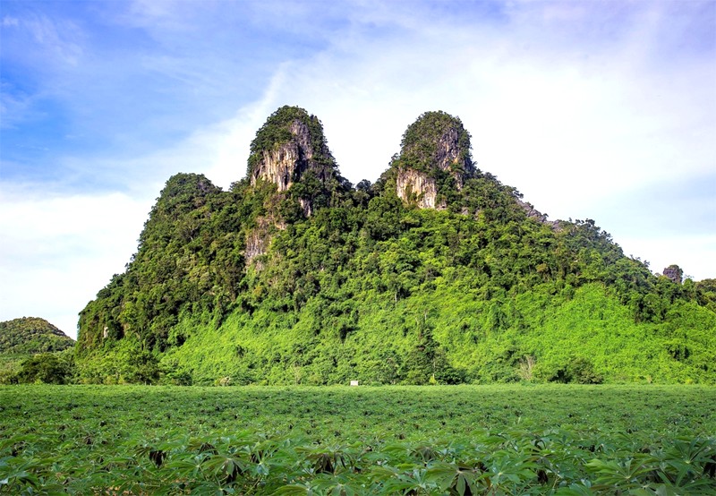 Núi Đôi ở Phong Nha
