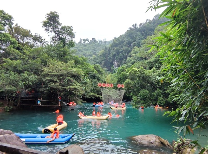 Suối Nước Moọc Quảng Bình