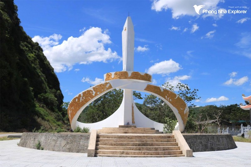 Bến Phà Xuân Sơn: Dòng Son Mộng Mơ
