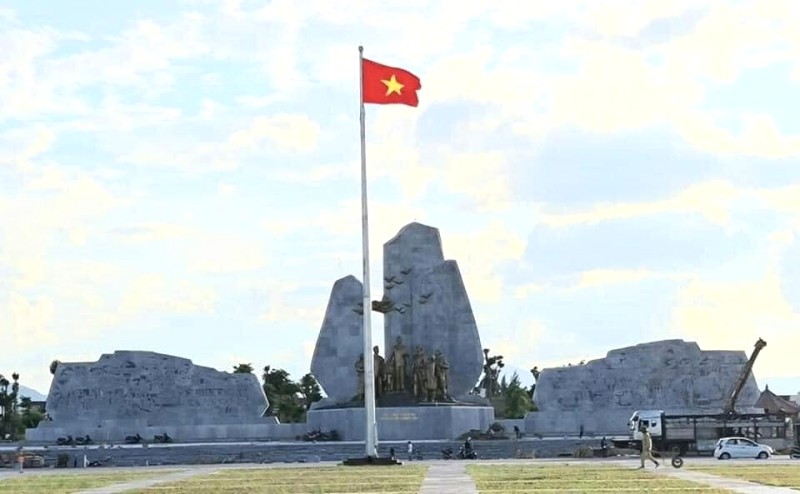 Quảng trường HCM, Đồng Hới, Quảng Bình