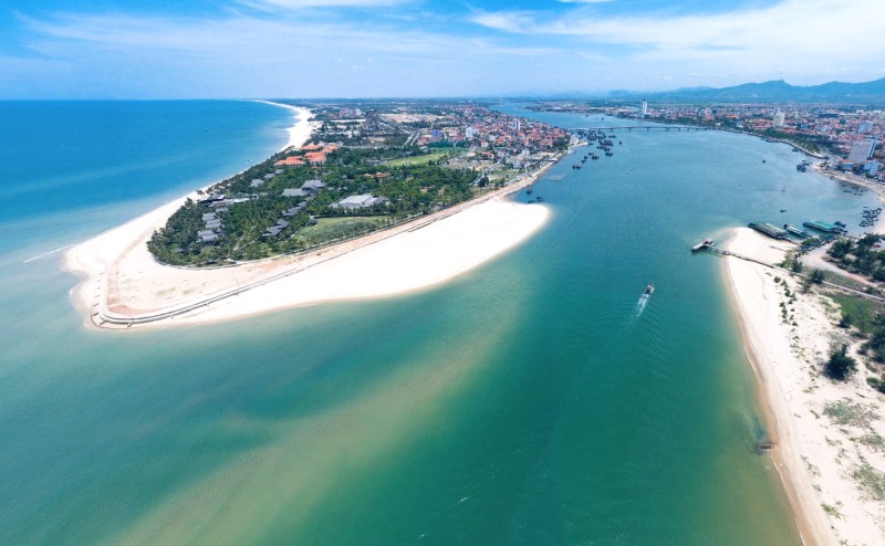 Du ngoạn trên sông Nhật Lệ