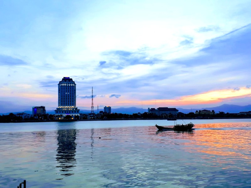 Du ngoạn trên sông Nhật Lệ
