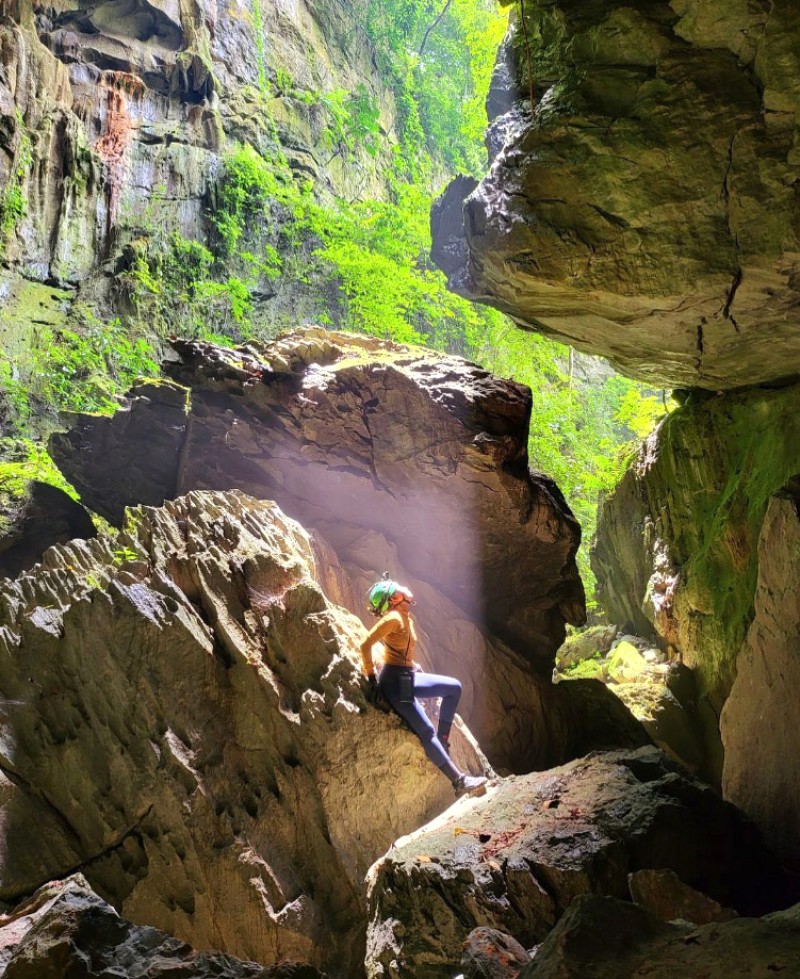 Hang Ba nguy hiểm, thử thách.