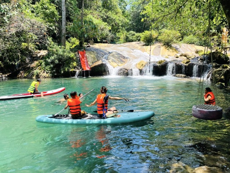 Suối Chà Cùng hoang sơ.