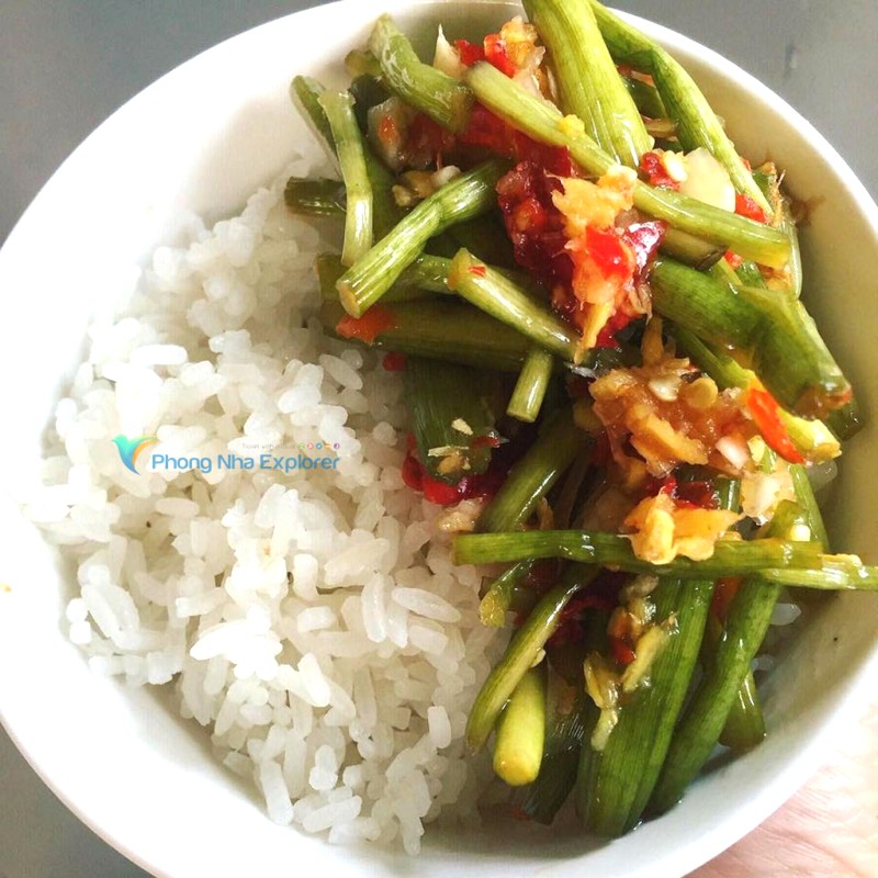Món dưa môn muối ở Phong Nha