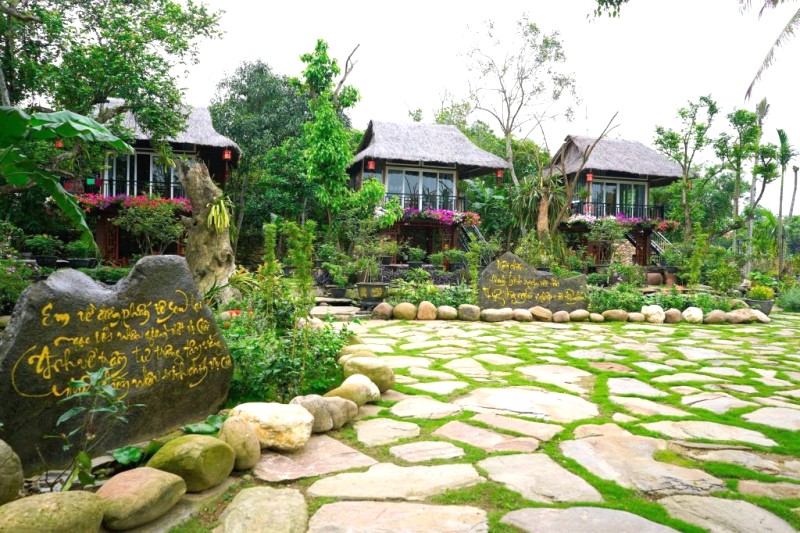 Nhà hàng Tân Tây Hồ: Sinh thái Quảng Bình