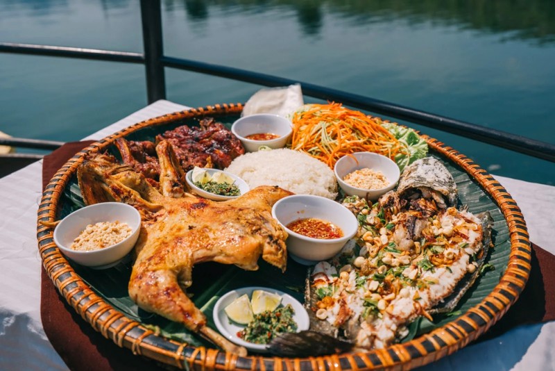 Du lịch thiếu trọn vẹn nếu bạn bỏ lỡ đặc sản địa phương. (Ảnh sưu tầm)