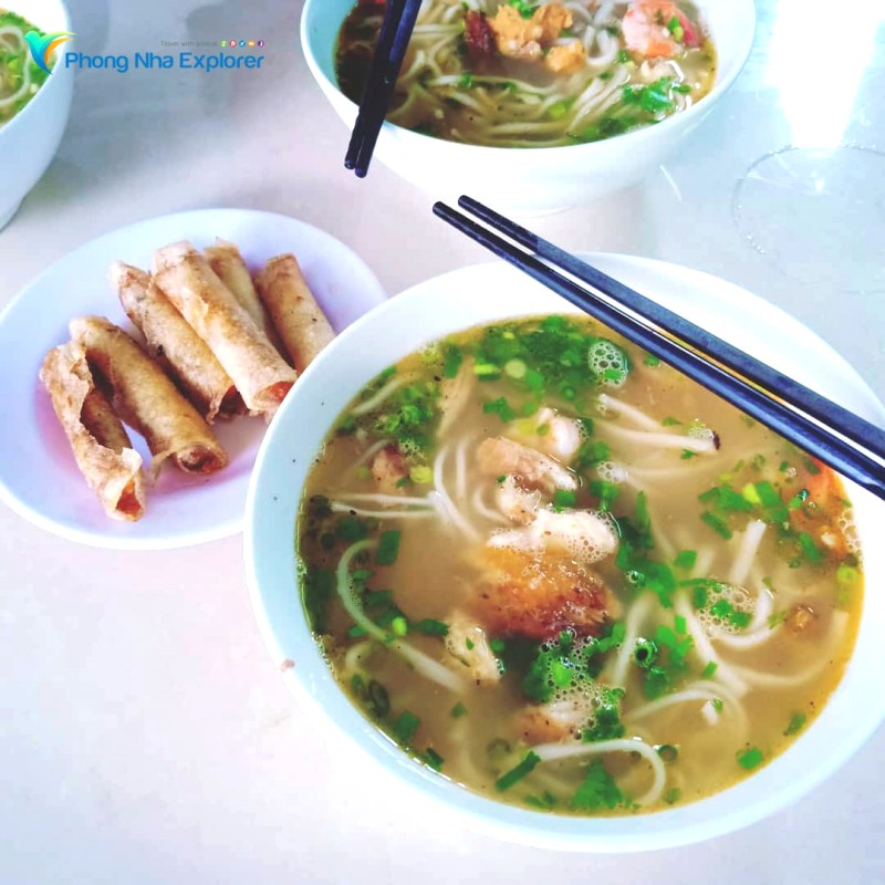 Cháo Canh Ba Đồn: Vị quê mặn mòi.