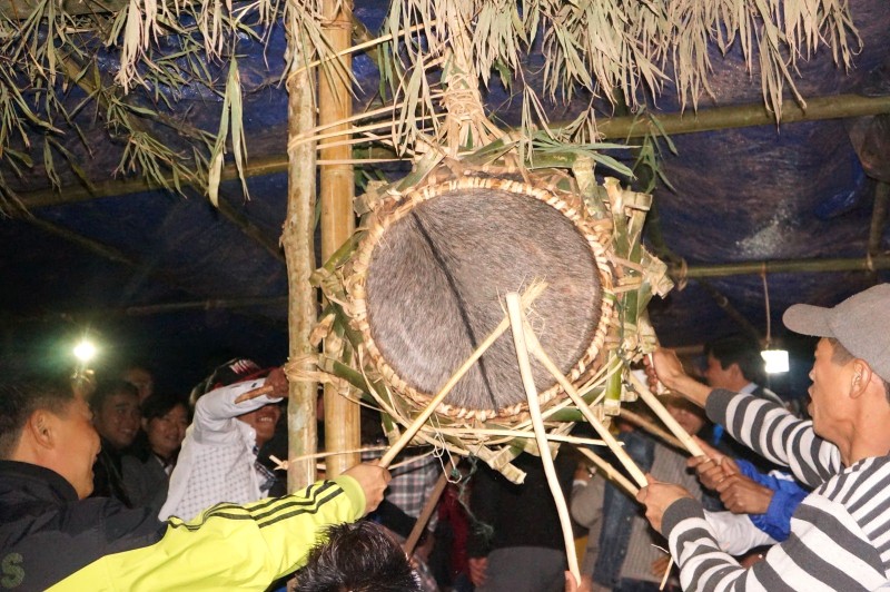 Lễ hội đập trống độc đáo của người Ma Coong, Quảng Bình.