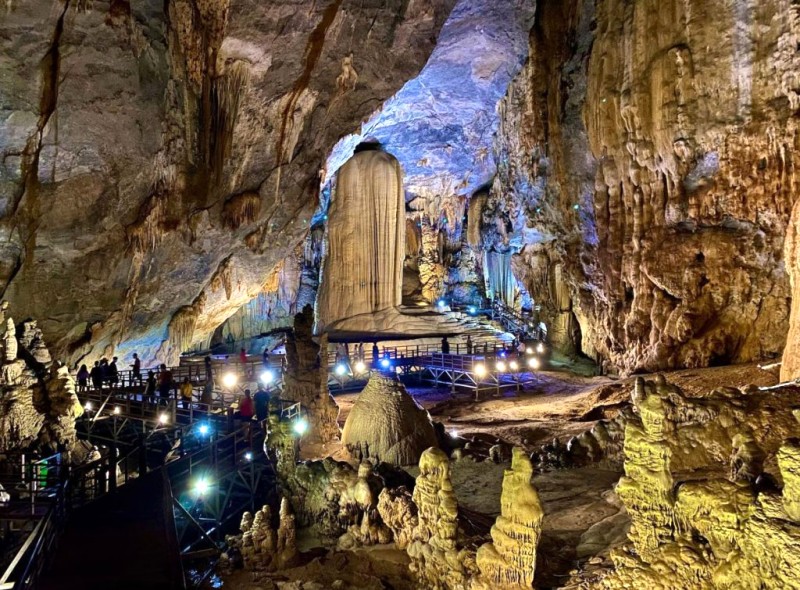 Thạch nhũ lung linh huyền ảo.