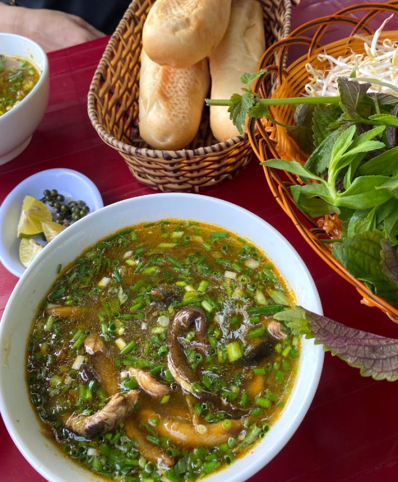 Lươn đồng tươi ngon, chế biến hấp dẫn.