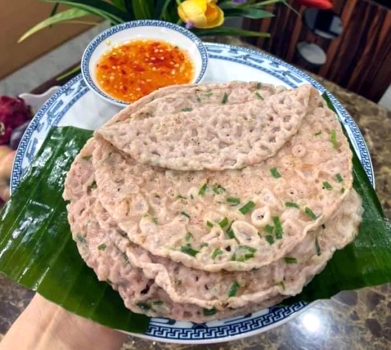 Bánh Xèo Quảng Bình: Gạo đỏ.