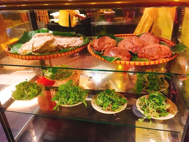 Chợ Đêm Đồng Hới: vui chơi, ăn uống hấp dẫn.