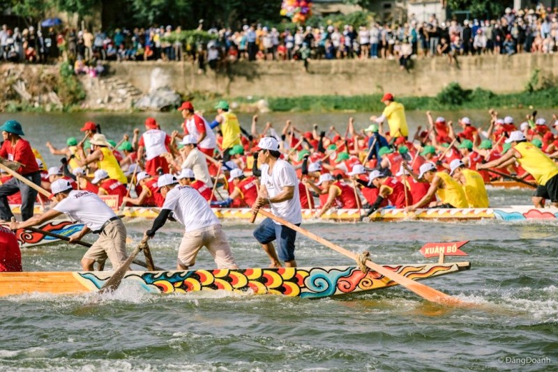 Lễ hội đua thuyền Lệ Thủy