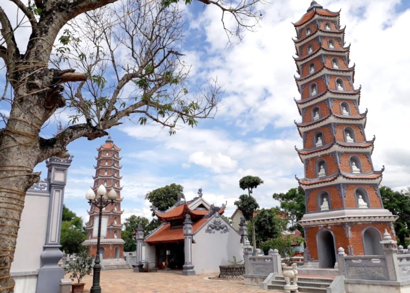 Chùa Hoằng Phúc (Quảng Bình): Linh thiêng, hơn 700 tuổi.