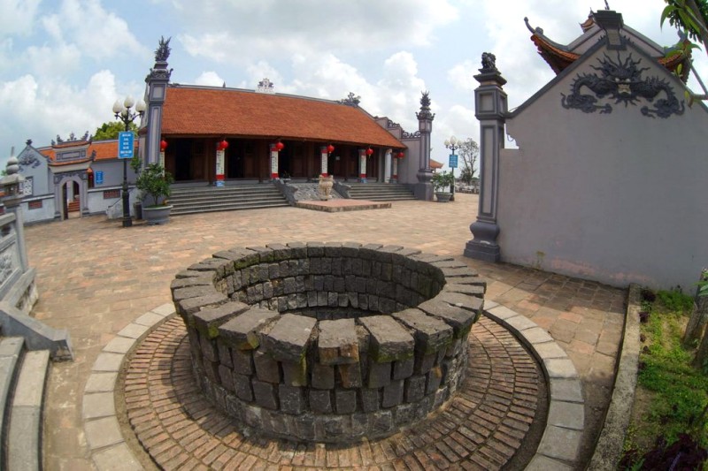 Chùa Hoằng Phúc: Linh thiêng, hơn 700 tuổi.