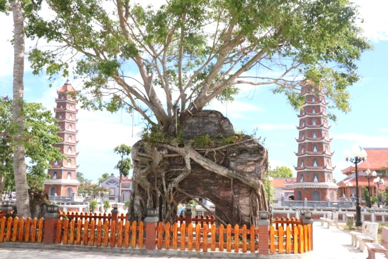 Chùa Hoằng Phúc (Quảng Bình): Linh thiêng, hơn 700 năm tuổi.