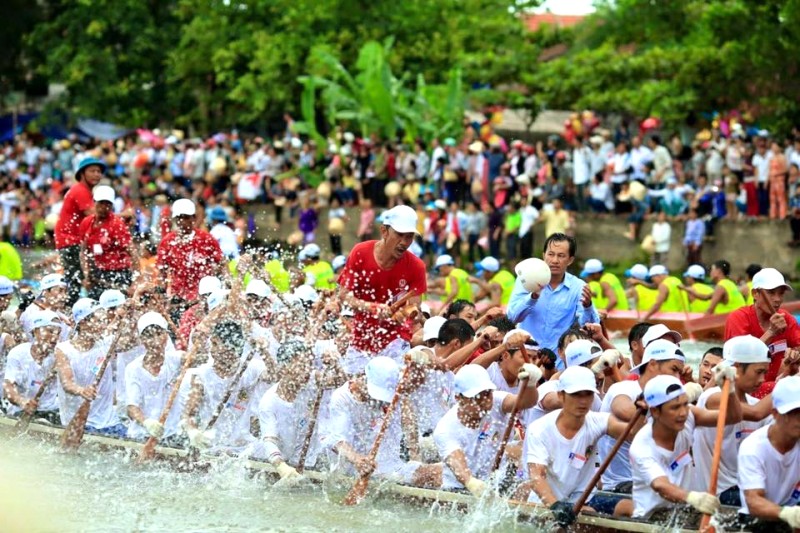 Lễ hội đua thuyền Lệ Thủy mừng Quốc khánh.