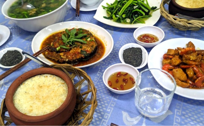 Cơm niêu Đồng Hới: Ngon, chất lượng