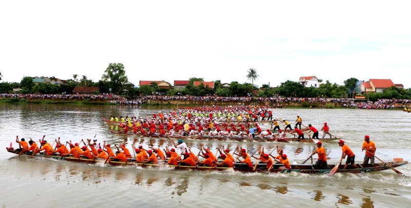 Lễ hội đua thuyền Lệ Thủy mừng Quốc khánh 2/9.